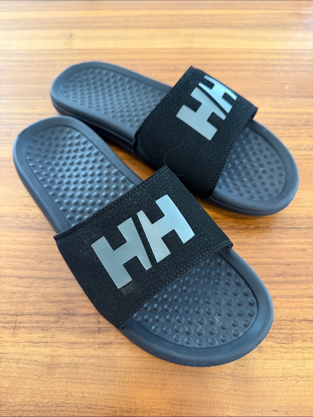 Helly Hansen Black Slide Sandals with Gray HH Logo sz 9